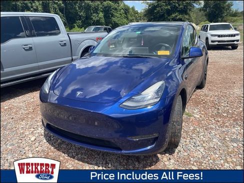 Used 2022 Tesla Model Y Long Range AWD/4WD image 1