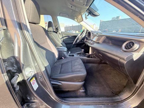 Used 2018 Toyota RAV4 LE image 8