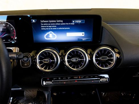 Used 2025 Mercedes-Benz GLA 250 GLA 250 image 19