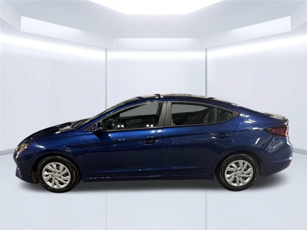 Used 2020 Hyundai Elantra SE FWD image 3