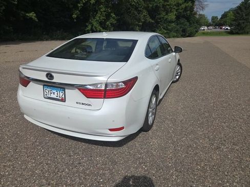 Used 2013 Lexus ES 300h w/ Luxury Pkg FWD image 12