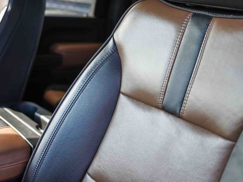 Used 2022 Chevrolet Silverado 2500 High Country w/ Safety Package II image 28