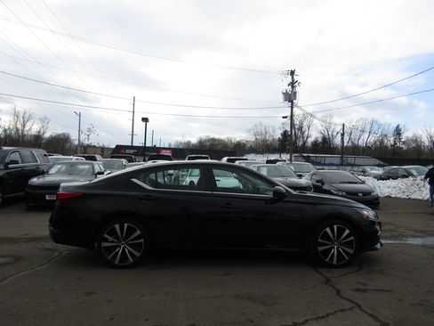 Used 2019 Nissan Altima 2.5 SR w/ SR Premium Package image 8