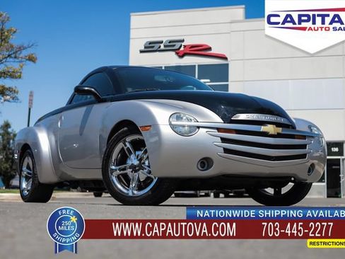 Used 2005 Chevrolet SSR w/ Preferred Equipment Group RWD image 1