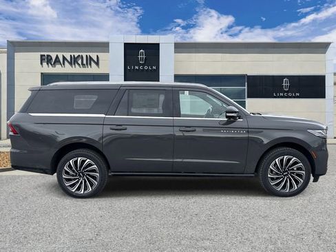 New 2026 Lincoln Navigator L Black Label AWD/4WD image 8