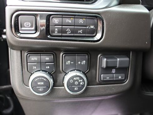 Used 2025 GMC Yukon Denali w/ Sun & Power Step Package image 40