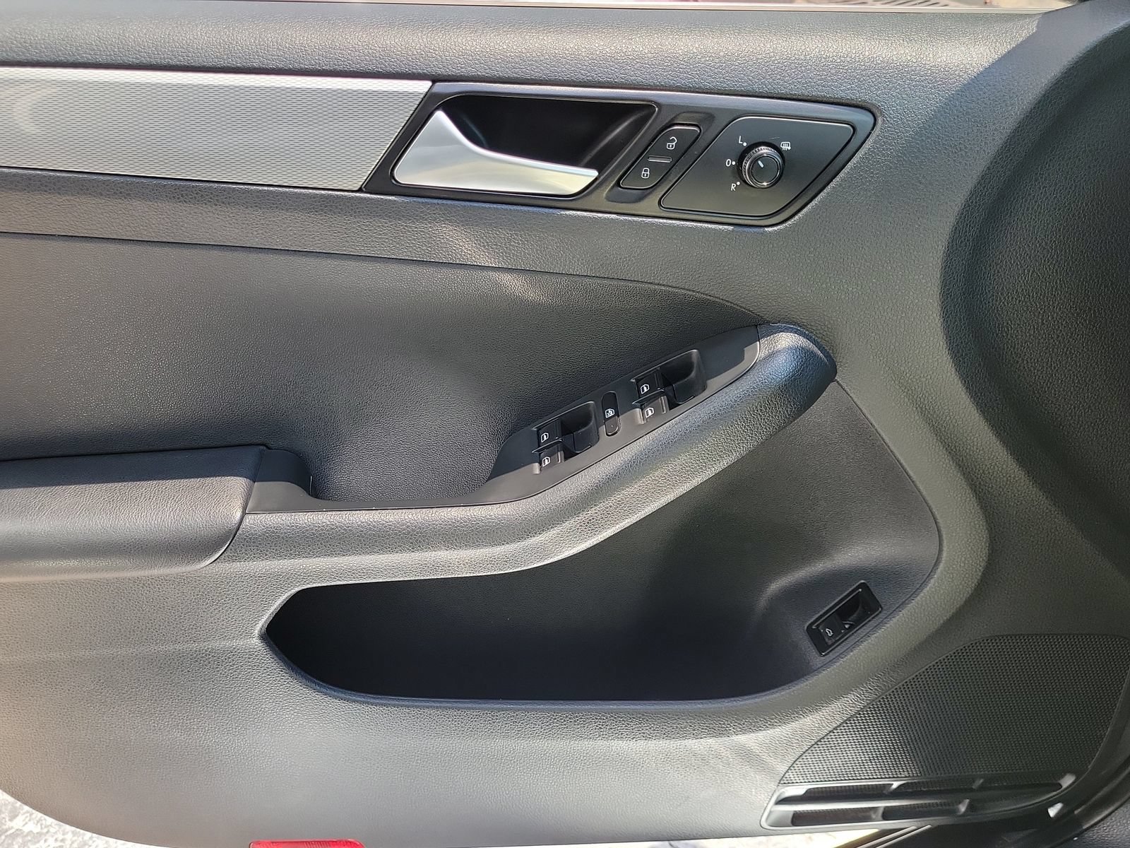 Used 2018 Volkswagen Jetta SE FWD image 15