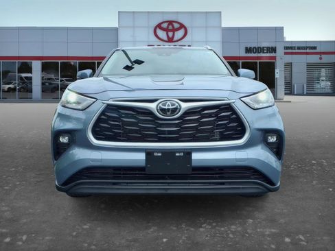 Used 2023 Toyota Highlander XLE FWD image 11