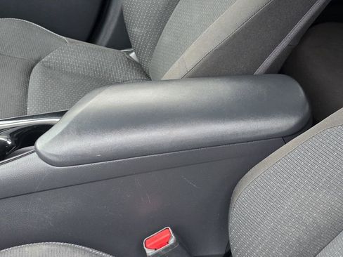 Used 2019 Toyota C-HR XLE FWD image 7