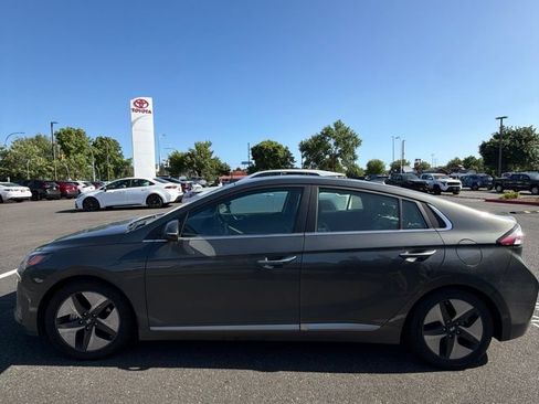 Used 2022 Hyundai Ioniq Limited FWD image 2