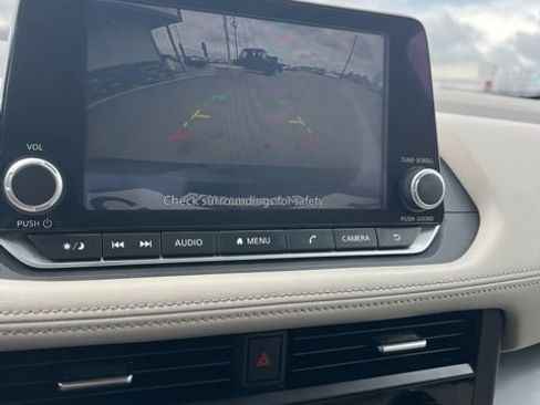 Used 2025 Nissan Rogue SV image 50