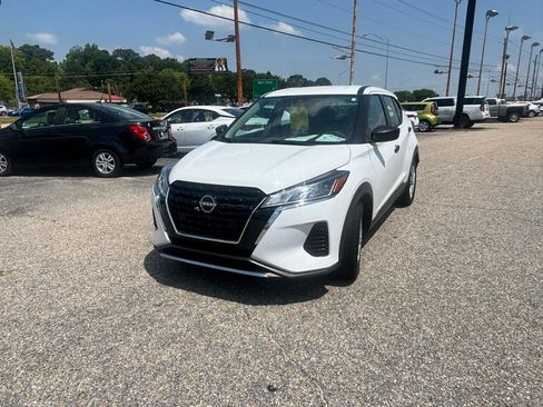 Used 2024 Nissan Kicks S FWD image 5