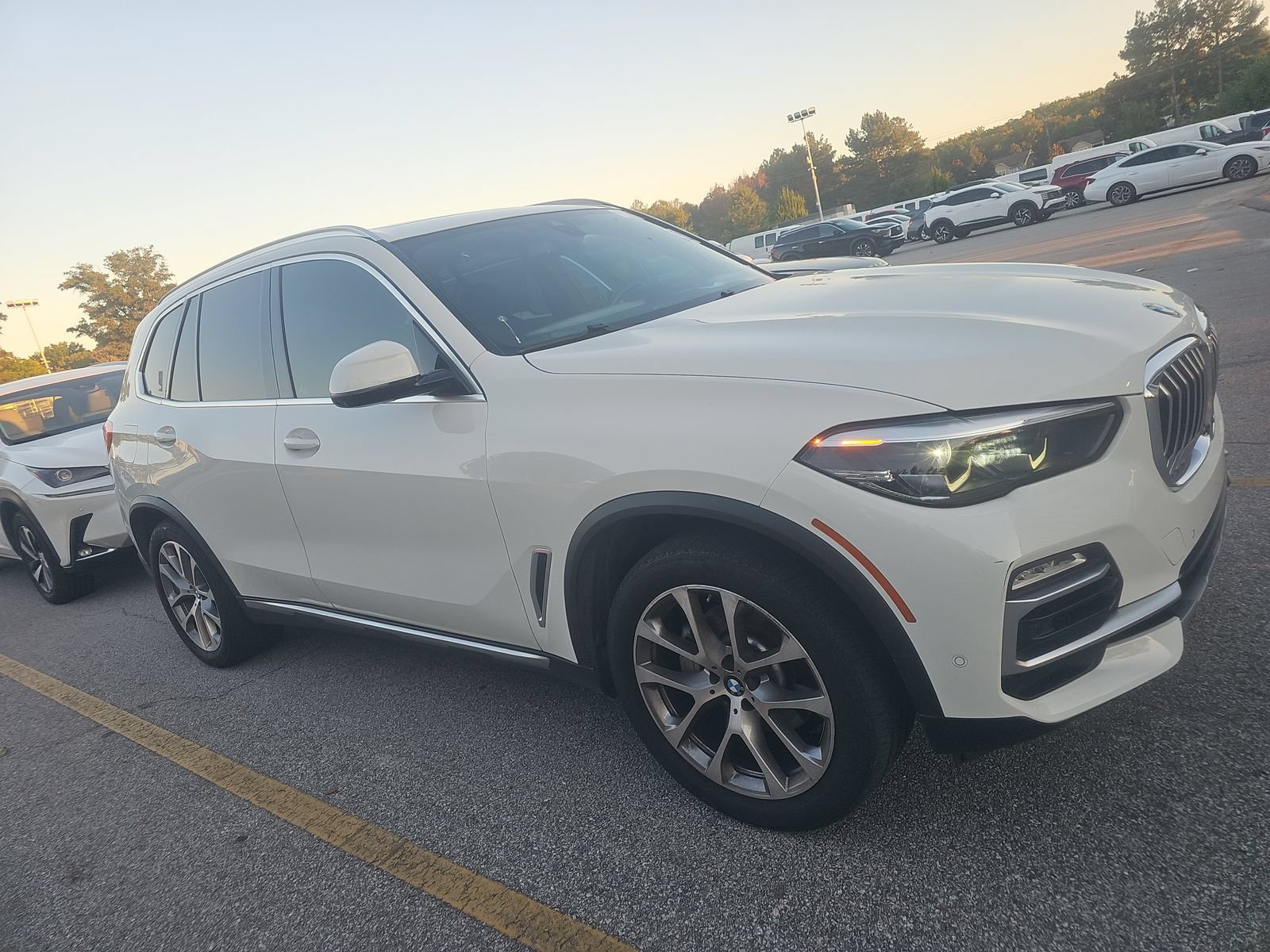 Used 2019 BMW X5 xDrive40i w/ Convenience Package AWD/4WD image 4