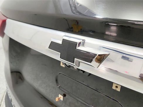 Used 2018 Chevrolet Traverse LT image 16