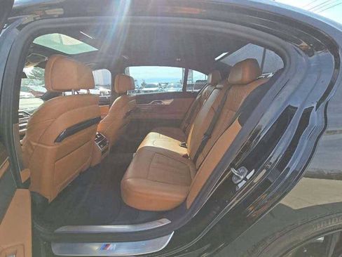 Used 2022 BMW 750i xDrive w/ M Sport Package image 6