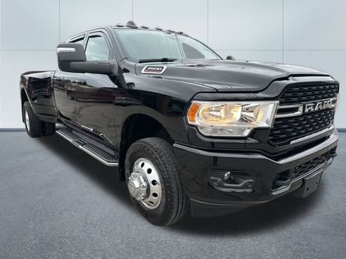Used 2024 RAM 3500 Big Horn w/ Sport Appearance Package image 2