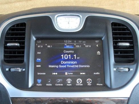 Used 2015 Chrysler 300 C w/ Light Group image 23