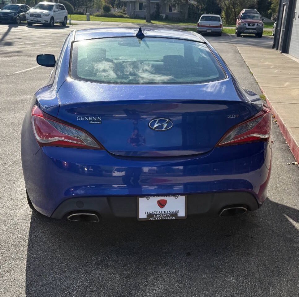 Used 2013 Hyundai Genesis 2.0T RWD image 3