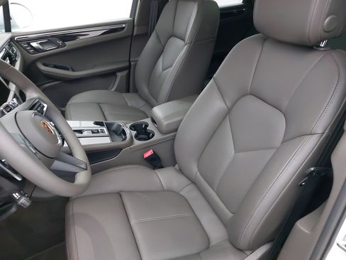 Used 2025 Porsche Macan image 5