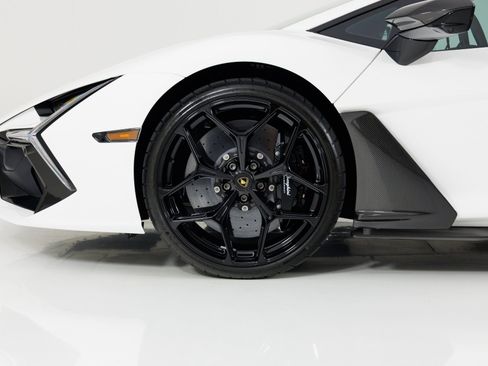 Used 2024 Lamborghini Revuelto AWD/4WD image 12
