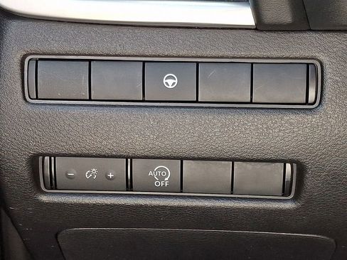 Used 2023 Nissan Rogue SV AWD/4WD image 23