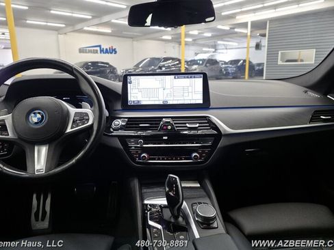Used 2023 BMW 530e w/ M Sport Package RWD image 19