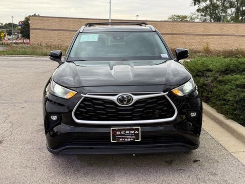 Used 2024 Toyota Highlander XLE image 8