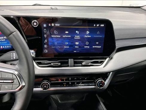 Used 2025 Chevrolet Equinox LT image 4