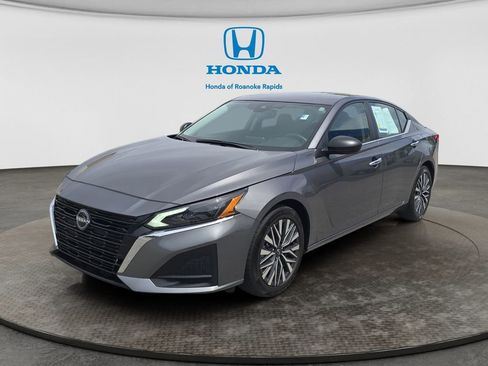 Used 2024 Nissan Altima 2.5 SV FWD image 1