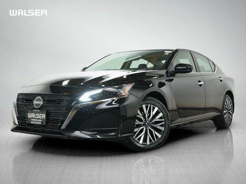 Used 2023 Nissan Altima 2.5 SV w/ SV Premium Package AWD/4WD image 1