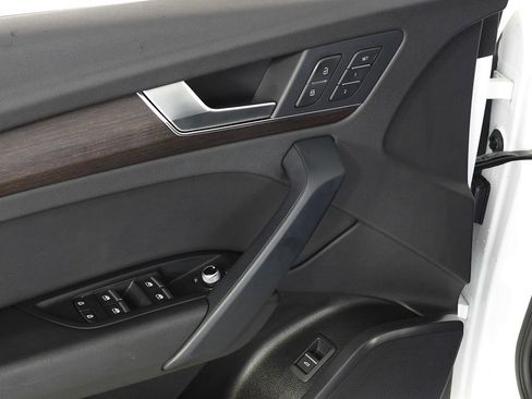 Used 2023 Audi Q5 2.0T Premium w/ Convenience Package image 12