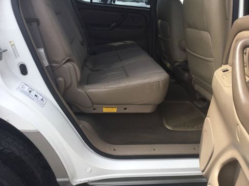 Used 2004 Toyota Sequoia SR5 RWD image 41