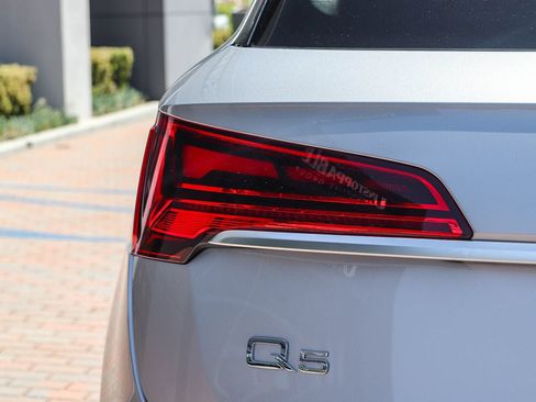 Used 2024 Audi Q5 e Premium Plus w/ Premium Plus Package AWD/4WD image 9