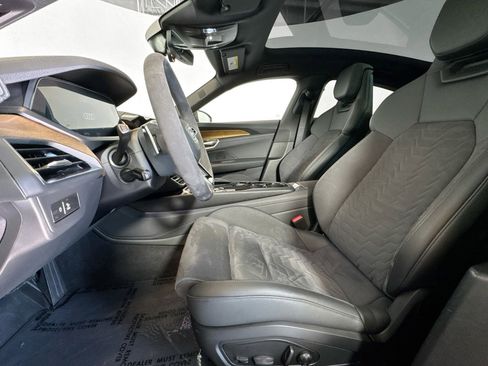 Used 2023 Audi e-tron GT Prestige w/ Prestige Package image 18