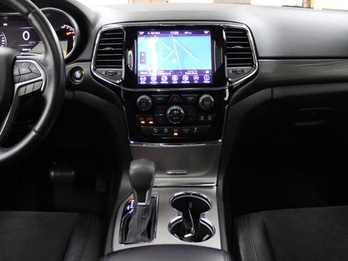 Used 2019 Jeep Grand Cherokee Altitude AWD/4WD image 22