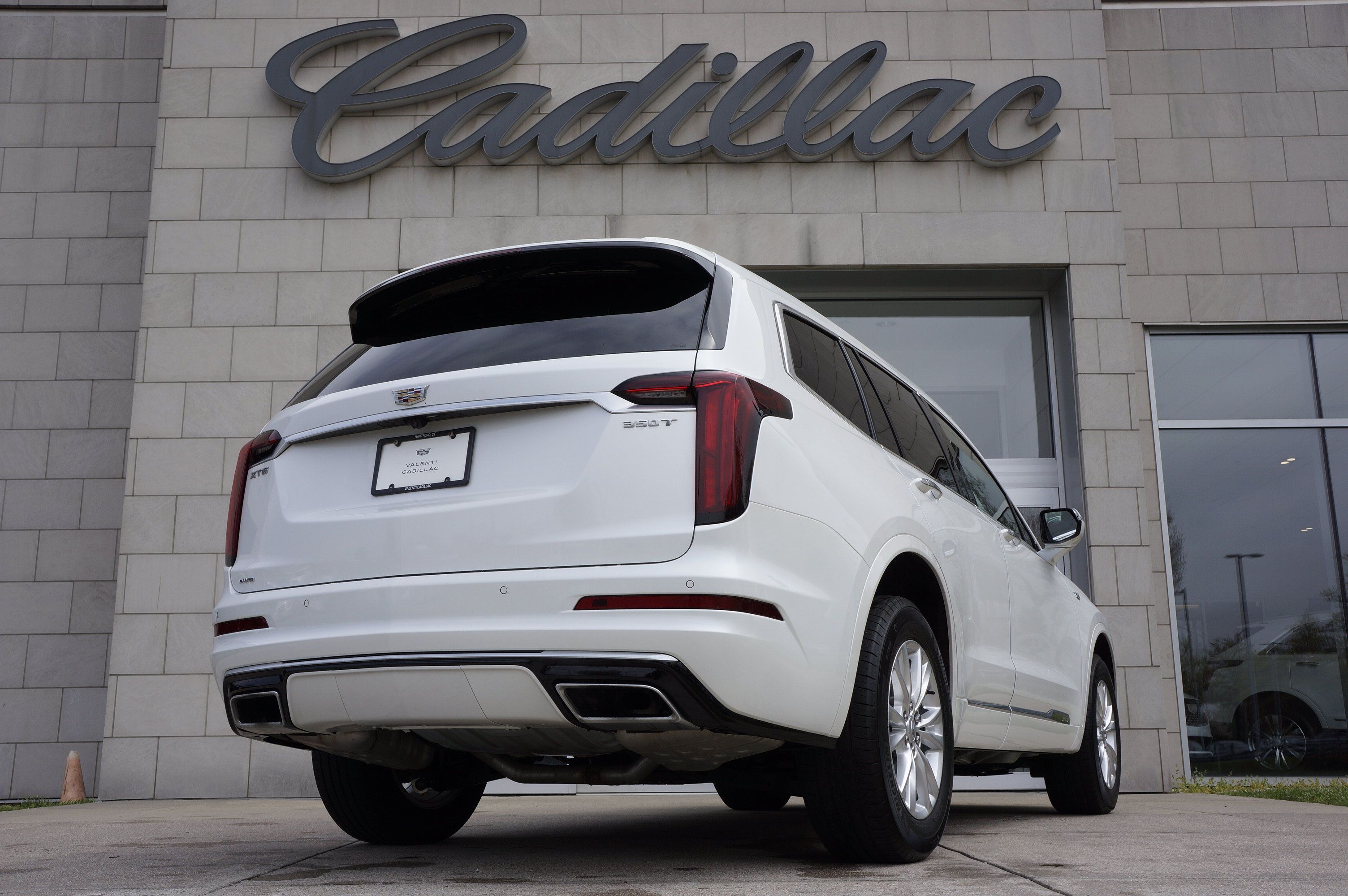 Used 2025 Cadillac XT6 Luxury AWD/4WD image 4