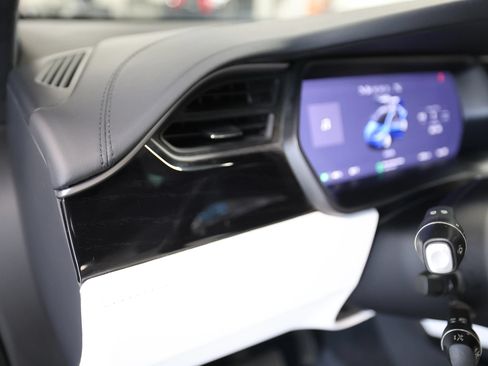 Used 2020 Tesla Model X AWD/4WD image 31