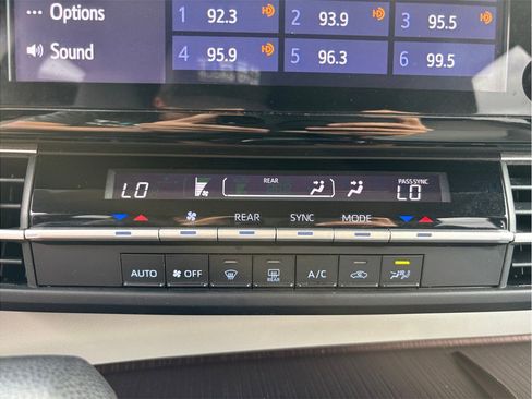 Used 2021 Toyota Sienna LE FWD image 27
