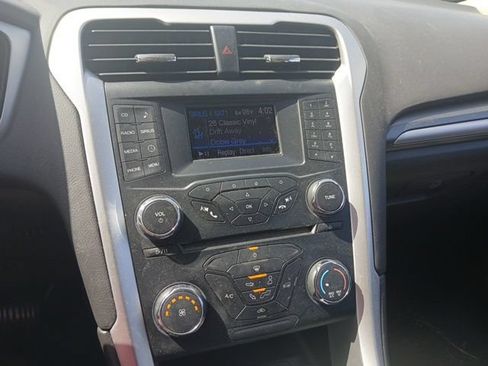Used 2014 Ford Fusion SE FWD image 10