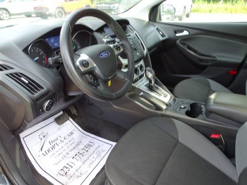 Used 2014 Ford Focus SE w/ SE Winter Package FWD image 10