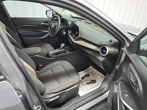 Used 2024 Chevrolet Trax LS w/ LS Convenience Package FWD image 17