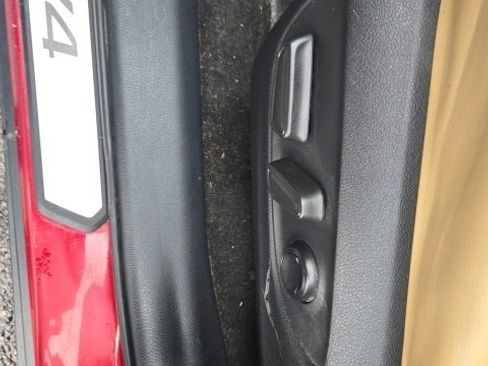 Used 2021 Toyota RAV4 XLE Premium image 9