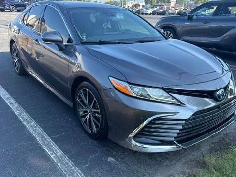 Used 2021 Toyota Camry XLE w/ Navigation Upgrade Package FWD image 2