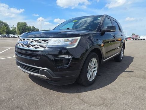 Used 2018 Ford Explorer XLT w/ Equipment Group 202A AWD/4WD image 2