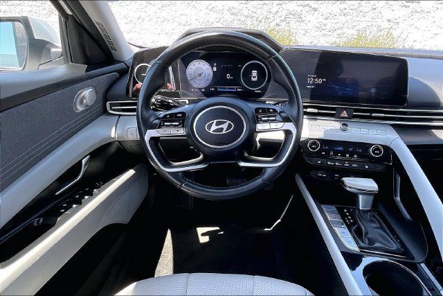 Used 2024 Hyundai Elantra Limited FWD image 4