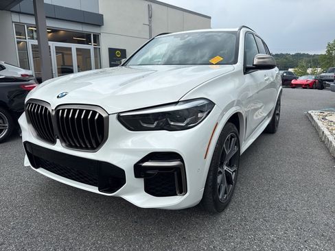Used 2022 BMW X5 M50i w/ Premium Package image 4