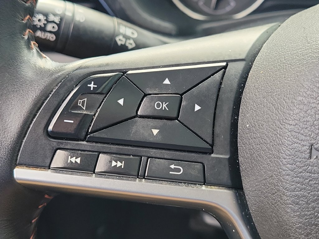 Used 2021 Nissan Sentra SR w/ SR Premium Package FWD image 9