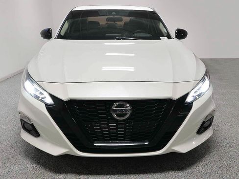 Used 2022 Nissan Altima 2.5 SR w/ Midnight Edition Package FWD image 2