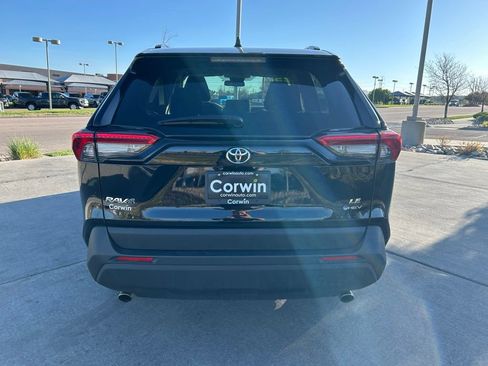 Used 2025 Toyota RAV4 LE AWD/4WD image 5