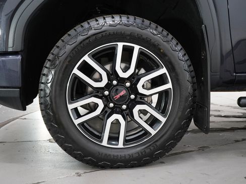 Used 2025 GMC Sierra 1500 AT4 w/ Technology Package AWD/4WD image 29